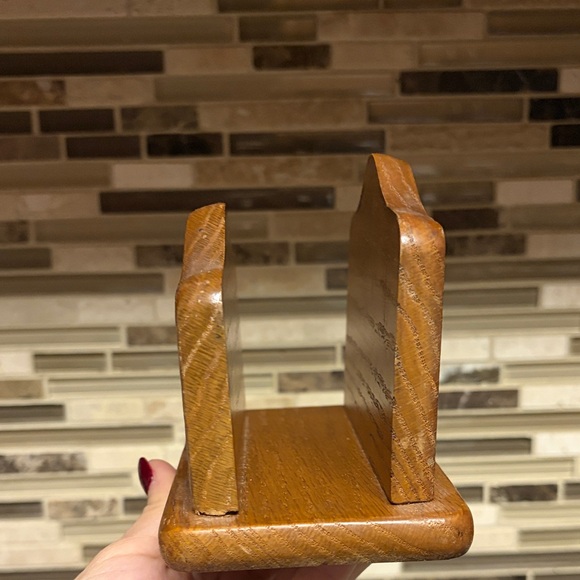 The Cooks Bazaar Vintage Oak Wood Napkin Holder with Floral Design Tile - Picture 3 of 8